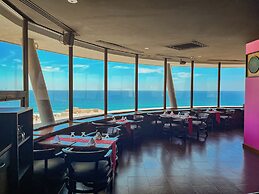 GR Solaris Lighthouse Los Cabos