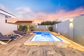 Renovated Privatepool Outdoordining Location