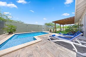 Renovated Privatepool Outdoordining Location