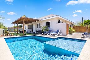 Renovated Privatepool Outdoordining Location