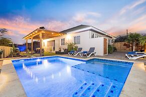 Renovated Privatepool Outdoordining Location