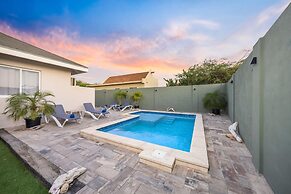 Renovated Privatepool Outdoordining Location