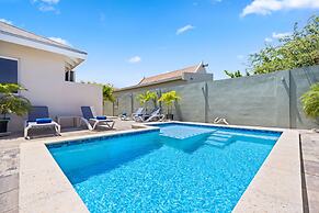 Renovated Privatepool Outdoordining Location