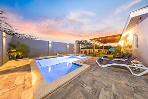 Renovated Privatepool Outdoordining Location