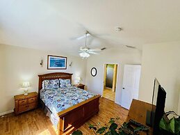 4/3 Vacation Home With Private Pool Located at Formosa Gardens!!