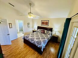 4/3 Vacation Home With Private Pool Located at Formosa Gardens!!