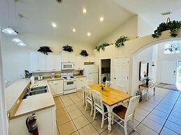 4/3 Vacation Home With Private Pool Located at Formosa Gardens!!