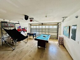 4/3 Vacation Home With Private Pool Located at Formosa Gardens!!