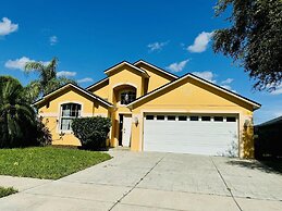 4/3 Vacation Home With Private Pool Located at Formosa Gardens!!