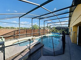 4/3 Vacation Home With Private Pool Located at Formosa Gardens!!