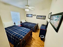 4/3 Vacation Home With Private Pool Located at Formosa Gardens!!