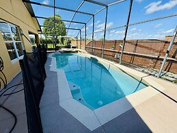 4/3 Vacation Home With Private Pool Located at Formosa Gardens!!