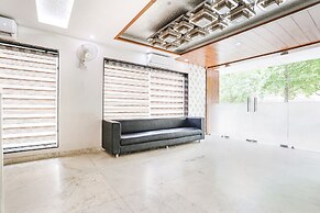 Fabhotel Grand Sparrow