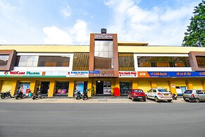 Fabhotel Royal Suits