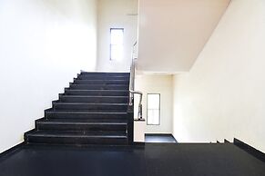 Fabhotel Royal Suits