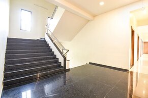 Fabhotel Royal Suits