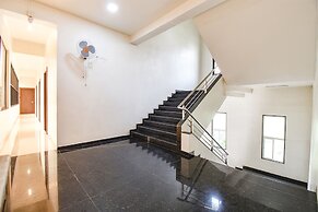 Fabhotel Royal Suits