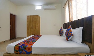 Fabhotel White Retreat Inn