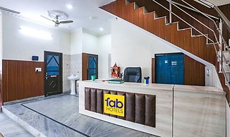 Fabhotel White Retreat Inn