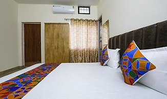 Fabhotel White Retreat Inn