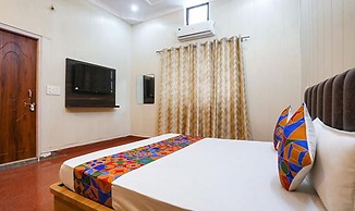 Fabhotel White Retreat Inn