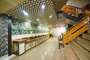 Fabhotel The Crystal Palace