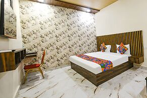 Fabhotel The Crystal Palace