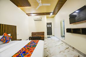 Fabhotel The Crystal Palace