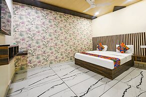 Fabhotel The Crystal Palace