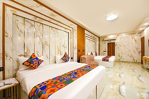 Fabhotel Royal'S Paradise