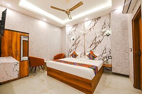 Fabhotel Royal'S Paradise