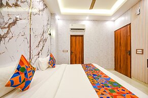 Fabhotel Royal'S Paradise