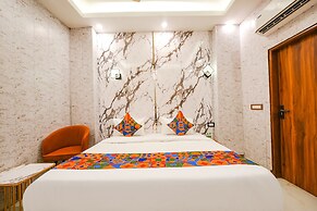 Fabhotel Royal'S Paradise