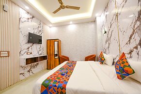 Fabhotel Royal'S Paradise