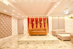 Fabhotel Royal'S Paradise