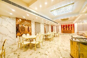 Fabhotel Royal'S Paradise