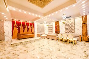 Fabhotel Royal'S Paradise