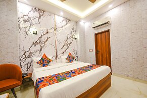 Fabhotel Royal'S Paradise