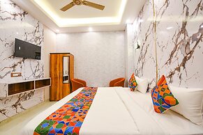 Fabhotel Royal'S Paradise