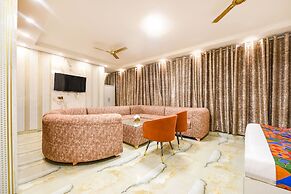 Fabhotel Royal'S Paradise