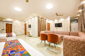 Fabhotel Royal'S Paradise