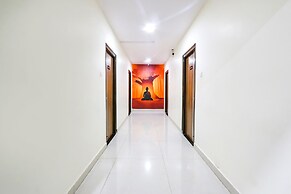 Fabhotel Royal Signature