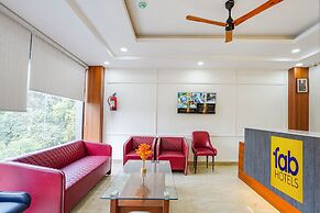 Fabhotel Amayra Inn