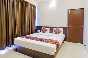 Fabhotel Willow Tree