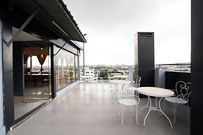 Fabhotel Royal Sterling