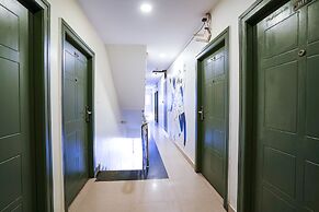 Fabhotel Royal Sterling