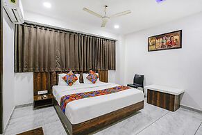 Fabhotel Rose Palace