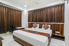 Fabhotel Rose Palace