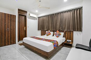 Fabhotel Rose Palace