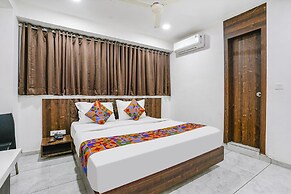 Fabhotel Rose Palace